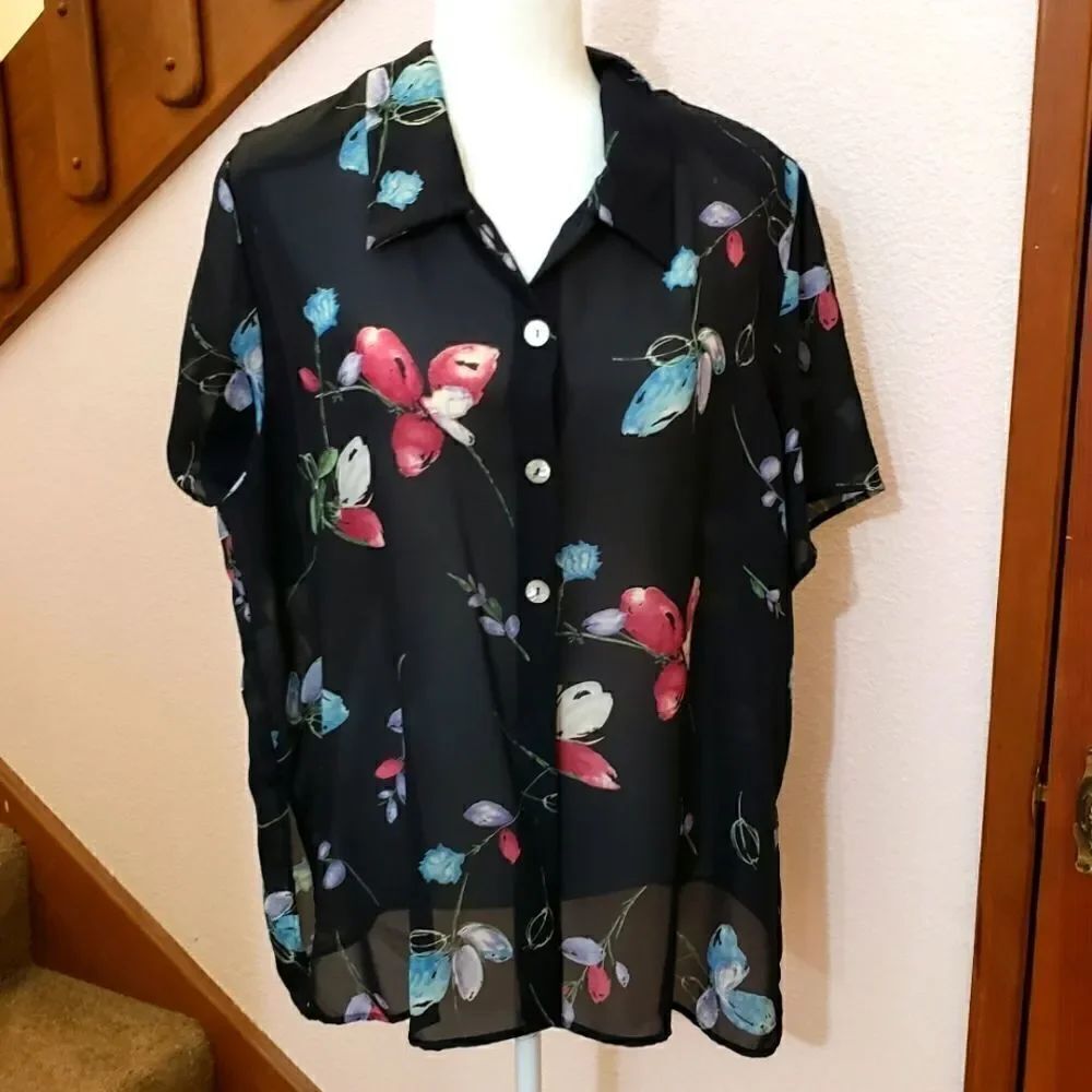 Worthington top, 18W, black floral.